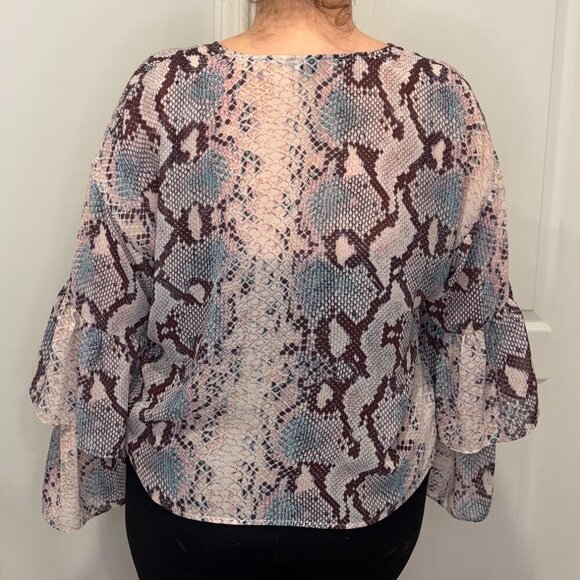GUESS Snake Print Ruffle Sleeve Flowy Blouse Size Large - Picture 3 of 11